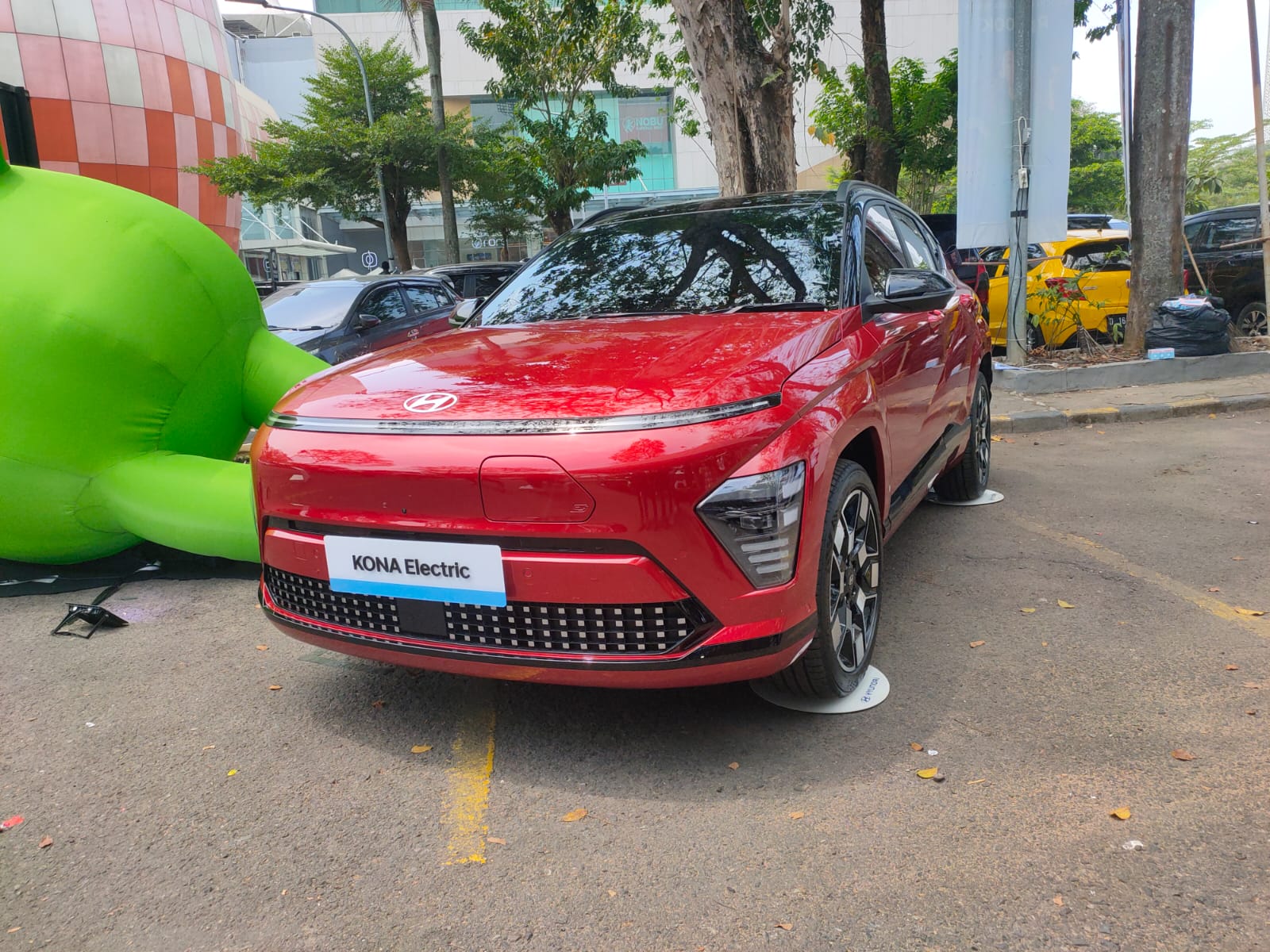 Hyundai perkenalkan All-New KONA Electric dalam event Festival Merdeka Berkendara di parkiran Palembang Icon Mal (Indodaily.co)