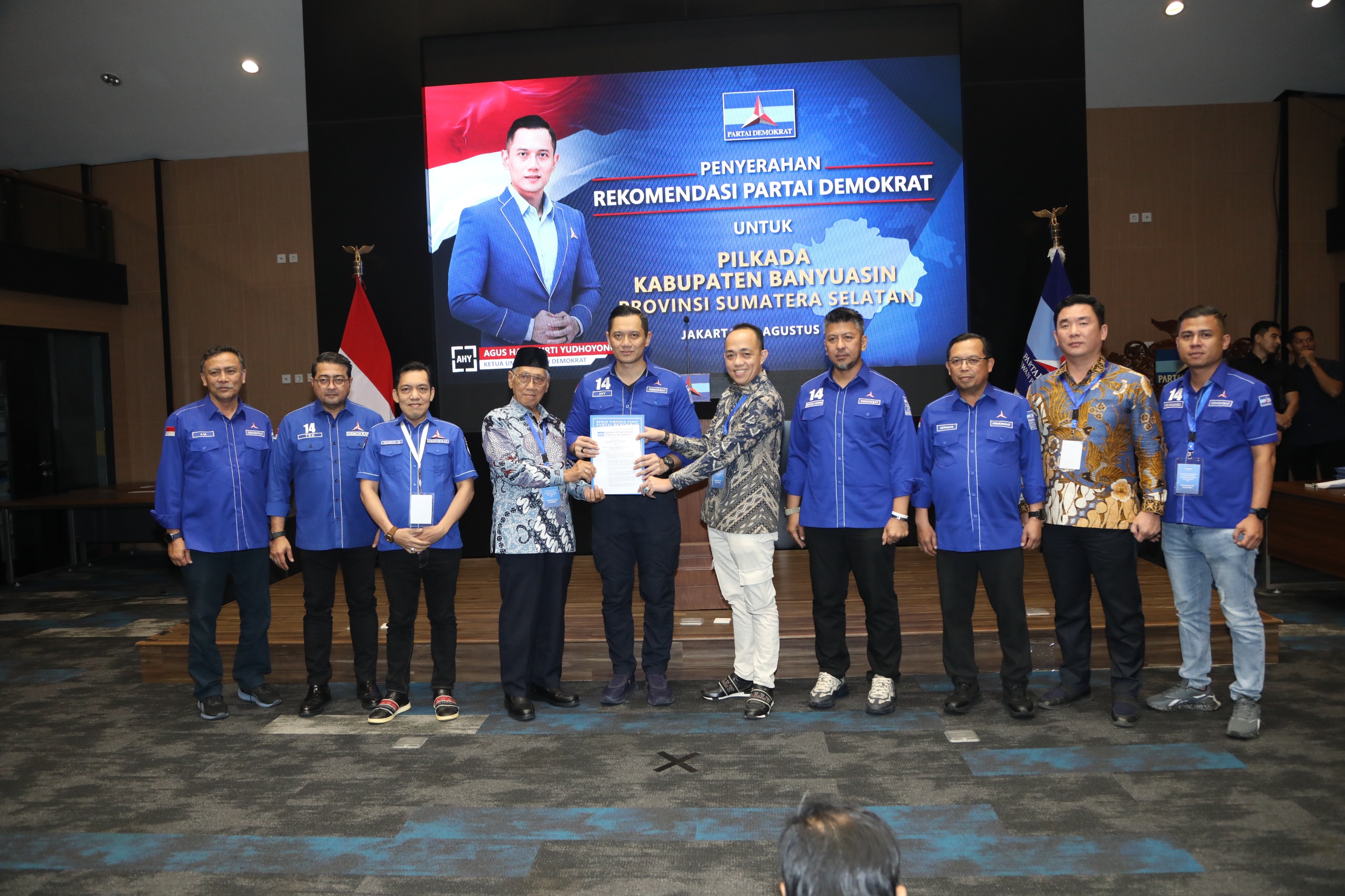 Ketua Partai Demokrat Agus Harimurti Yudhoyono (AHY) resmi menyerahkan dukungan ke paslon Slamet-Alfi menuju ke Pilkada Banyuasin 2024 (Dok. Tim Pemenangan Selfi)