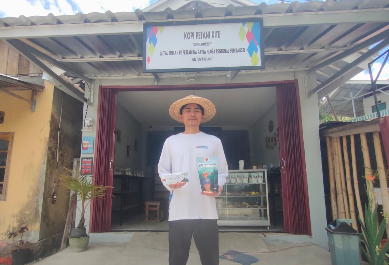 Abi Lababa, penggerak Serambi Literasi dan Petani Kite, yang mendapat dukungan dari CSR PT Pertamina Patra Niaga Sumbagsel - Fuel Terminal Lahat (Indodaily.co / Nefri Inge)