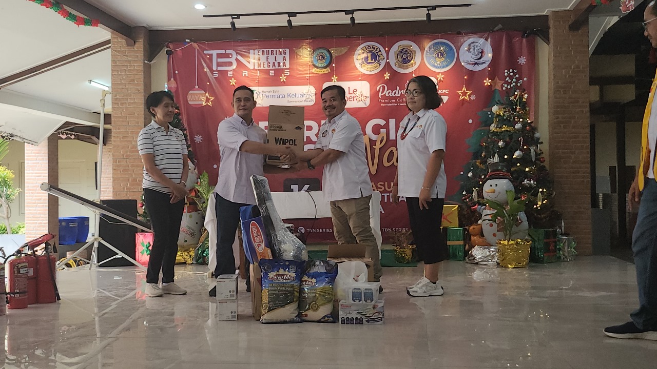 Perkumpulan Lions Indonesia Distrik 307 A1-Lions Club Jakarta Monas Heritage Auto di Panti Asuhan Desa Putera Srengseng Sawah Jaksel berbagi kasih (Dok. Lions Club)