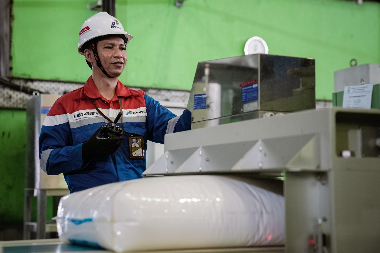 Pertamina RU III Palembang produksi biji plastik Polytam berkualitas tinggi (Dok. Humas Pertamina RU III Plaju Palembang / Indodaily.co)