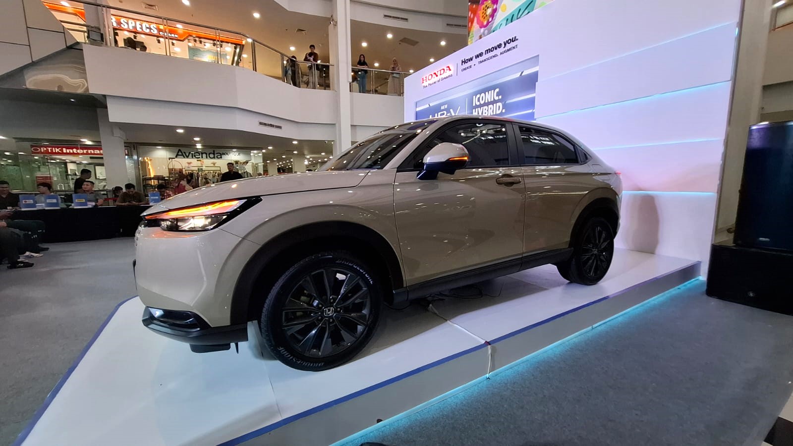 New Honda HR-V e:HEV dipamerkan di atrium PTC Mal Palembang (Indodaily.co)