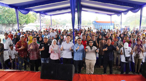BPJS Kesehatan Palembang dan anggota DPR RI dan DPRD Ogan Ilir saat sosialisasi ke warga Ogan Ilir Sumsel (Dok. Humas BPJS Kesehatan)