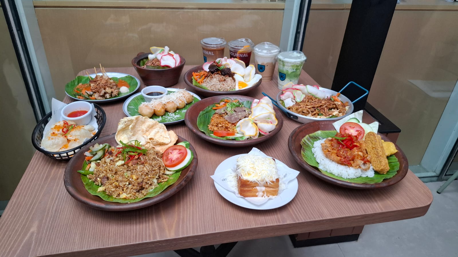 Beragam menu andalah yang menggugah selera di The People's Cafe di Palembang Icon Mal (Indodaily.co)