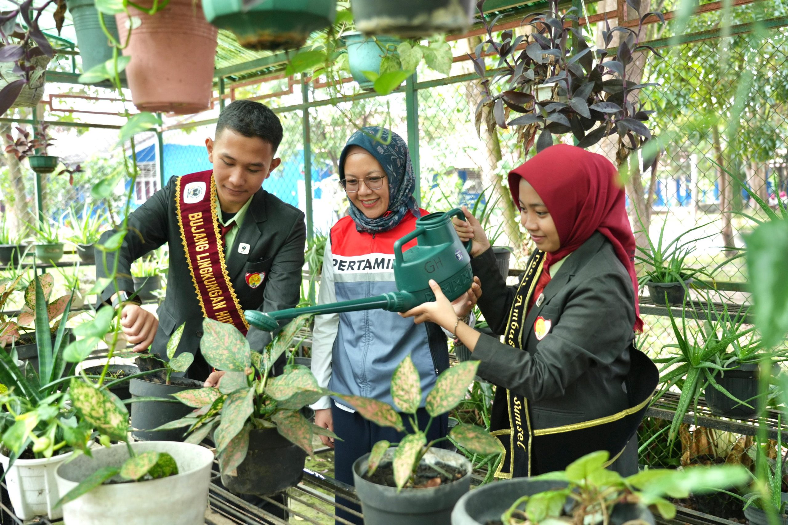 Patra Niaga Regional Sumbagsel kembali melanjutkan implementasi Program Sekolah Energi Berdikari (SEB) di SMA Negeri 14 Palembang Sumsel (Dok. Humas Pertamina Patra Niaga Palembang)