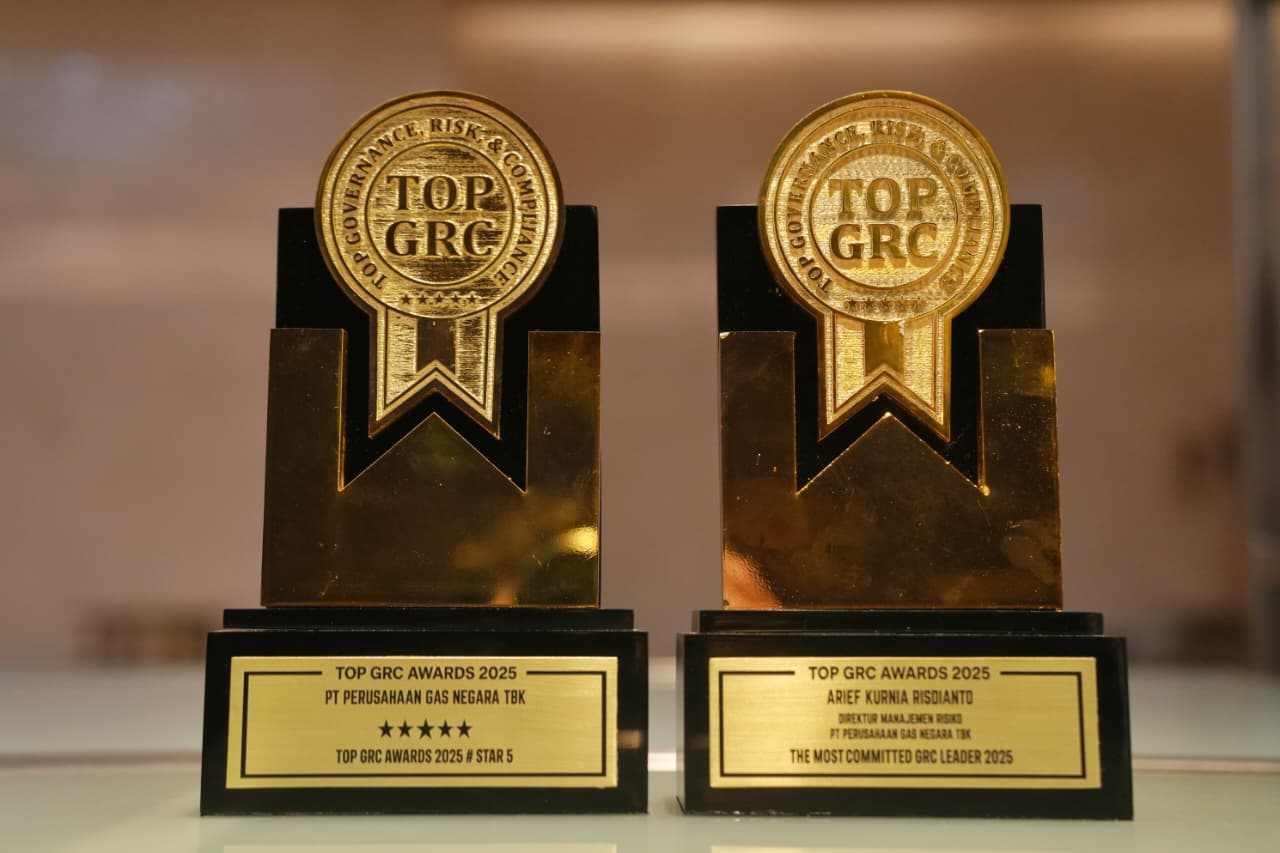 PGN meraih penghargaan Top GRC Awards 2025 #5 Star. Sedangkan Arief Kurnia Risdianto selaku Direktur Utama PGN juga meraih predikat The Most Committed GRC Leader 2025 (Dok. Humas PGN)