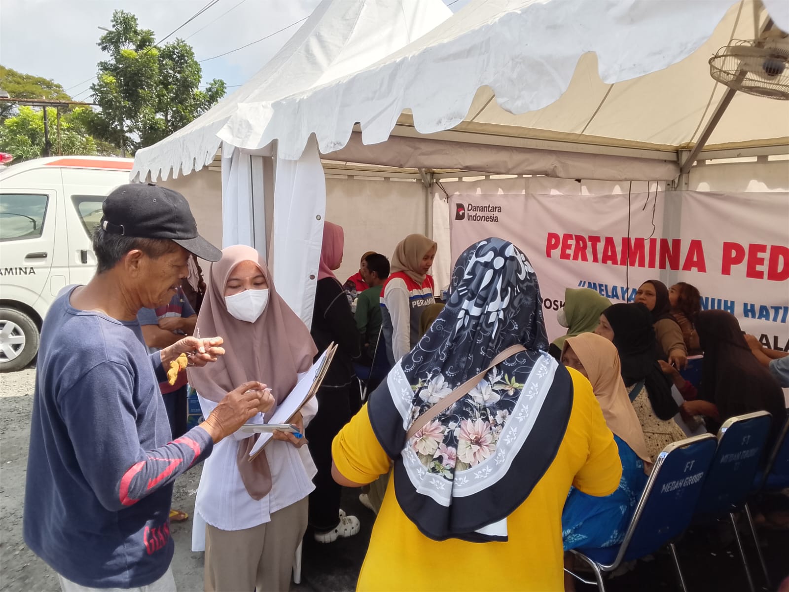 Pertamina dirikan posko layanan kesehatan pasca banjir di depan Fuel Terminal Medan Labuhan Sumut (Dok. Humas Pertamina Patra Niaga)