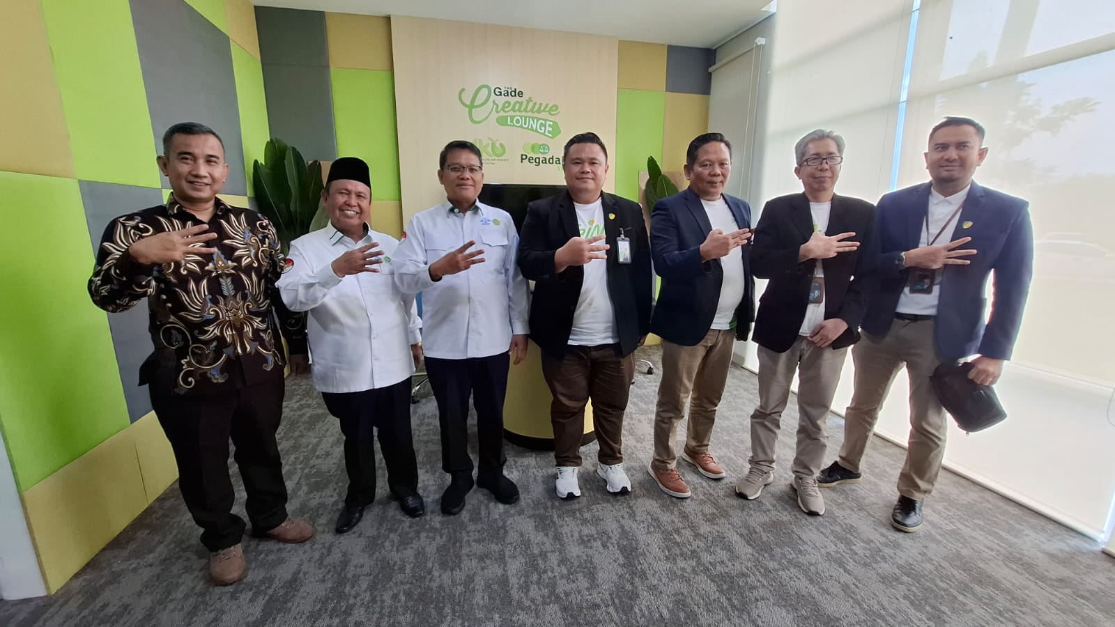 PT Pegadaian meresmikan The Gade Sharia Creative Lounge, yang menjadi ruang edukatif dan tongkrongan seru bagi dosen dan mahasiswa UIN Raden Fatah Palembang (Indodaily.co)