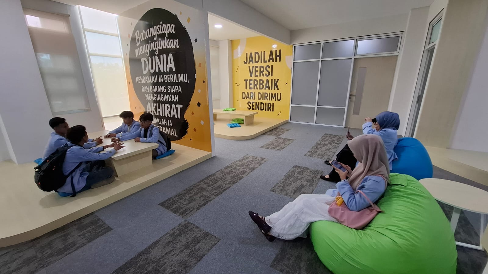 n The Gade Sharia Creative Lounge, yang menjadi ruang edukatif dan tongkrongan seru bagi dosen dan mahasiswa UIN Raden Fatah Palembang (Indodaily.co)