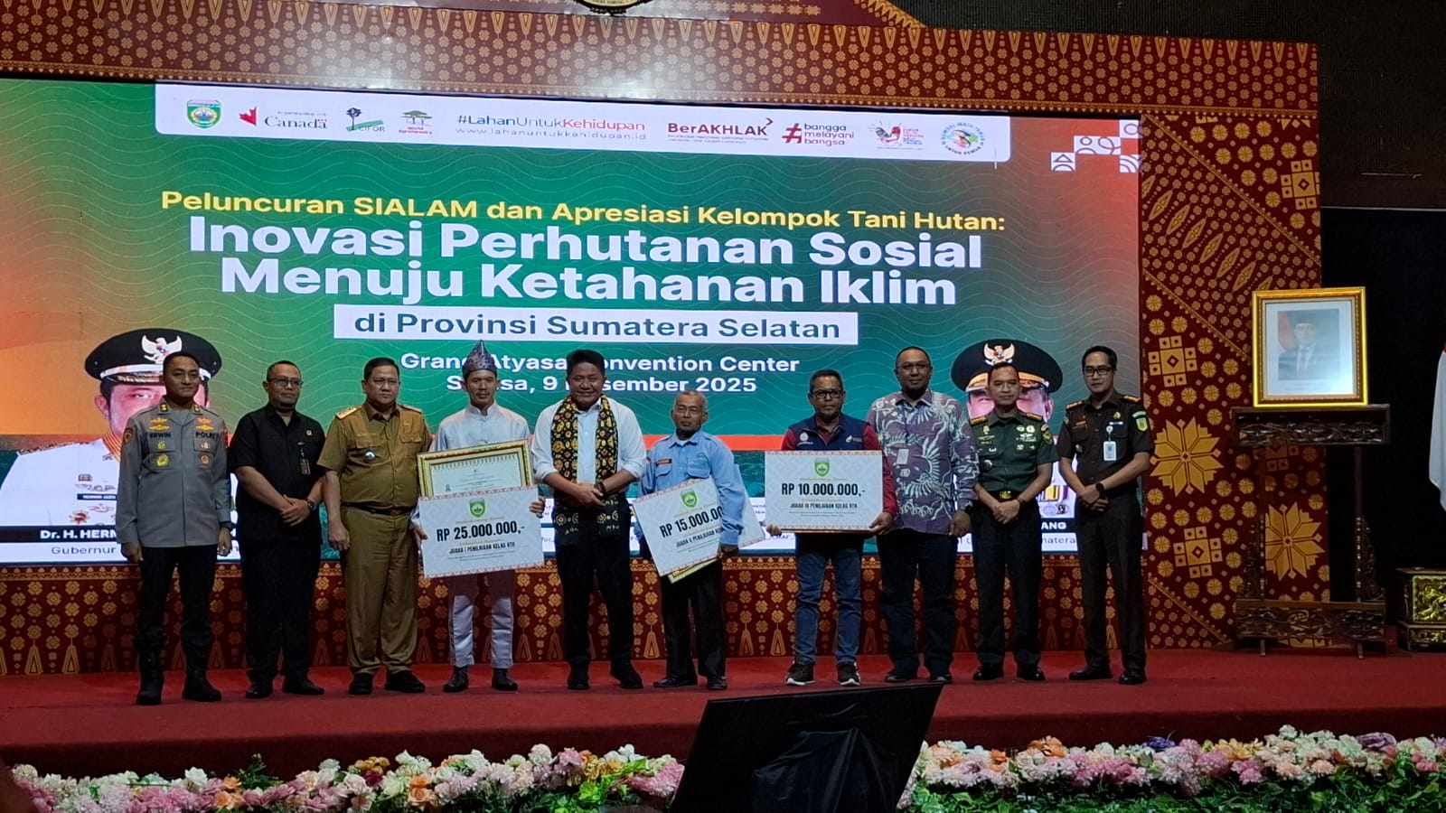 Peluncuran SI ALAM dan pemberian penghargaan dilaksanakan secara hybrid pada Rabu (9/12/2025) di Ballroom Grand Atyasa Palembang (Indodaily.co)