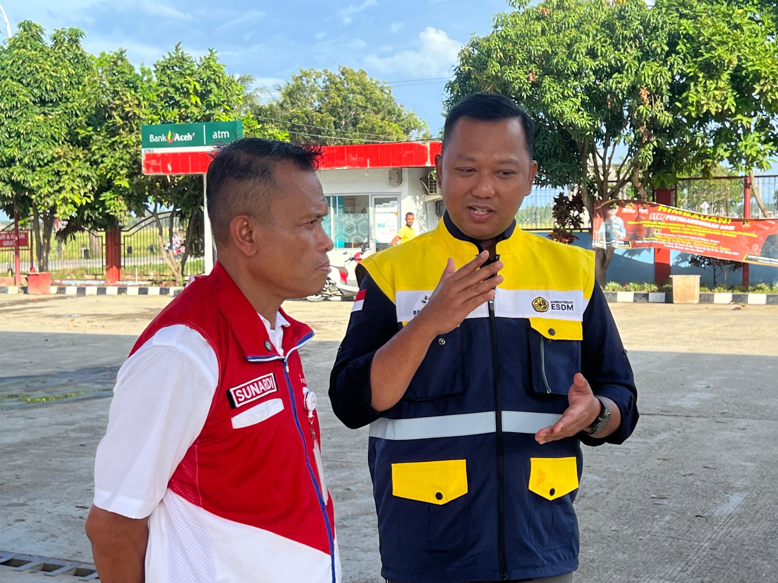 Badan Pengatur Hilir Minyak dan Gas Bumi (BPH Migas) meninjau langsung kondisi pasokan dan distribusi bahan bakar minyak (BBM) di Kabupaten Pidie dan Kabupaten Pidie Jaya Aceh (Dok. Humas BPH Migas)