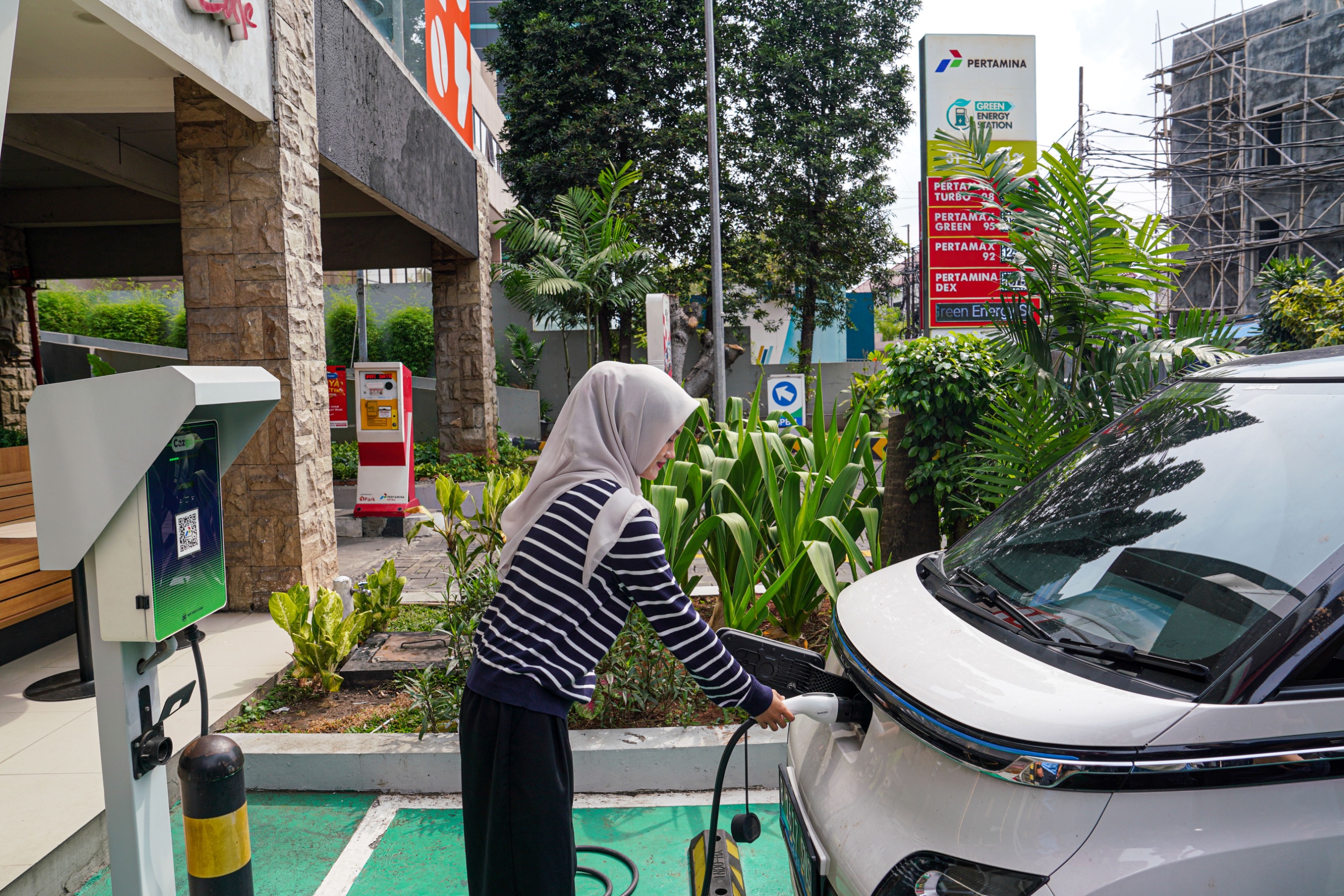 Pertamina Patra Niaga Manjakan Konsumen dengan Promo Rutin Pertamax Green 95 dan Pengisian Kendaraan Listrik di SPKLU Setiap Rabu