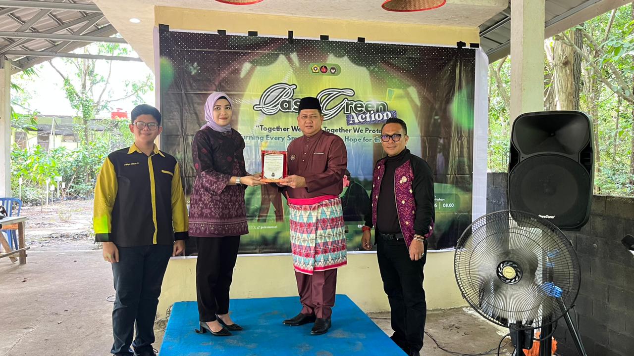 Serunya Pasa Green Action 2006: Mahasiswa Administrasi Publik Unsri peduli lingkungan bersama Dishut Sumsel (Dok Humas FISIP Unsri / Indodaily.co)