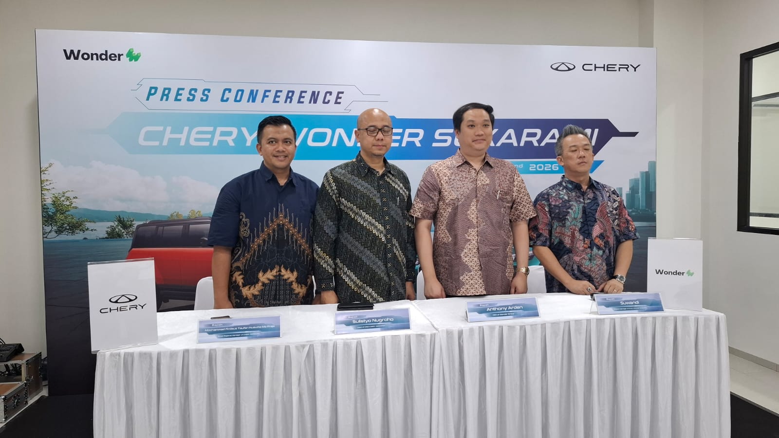 Para pejabat Chery Wonder Sukarami saat memaparkan keunggulan Chery, yang siap bersaing di pasar otomotif di Sumatra (Indodaily.co)