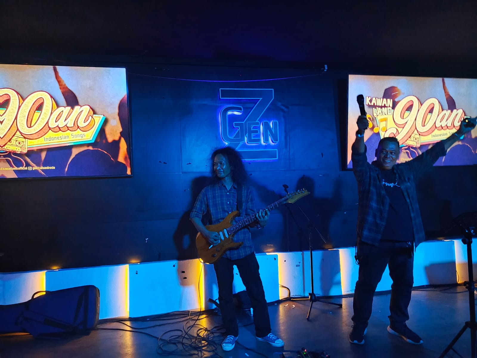 Ketua Komunitas Pengamen Jalanan (KPJ) Palembang Masagus Loedy saat menyanyikan beberapa lagu lawas era 90'an, di pentas musik dan budaya dalam rangkaian perayaan HUT ke-9 Yayasan Kawan Lamo Galo Palembang (Dok. Humas Yayasan Kawan Lamo Galo Palembang)