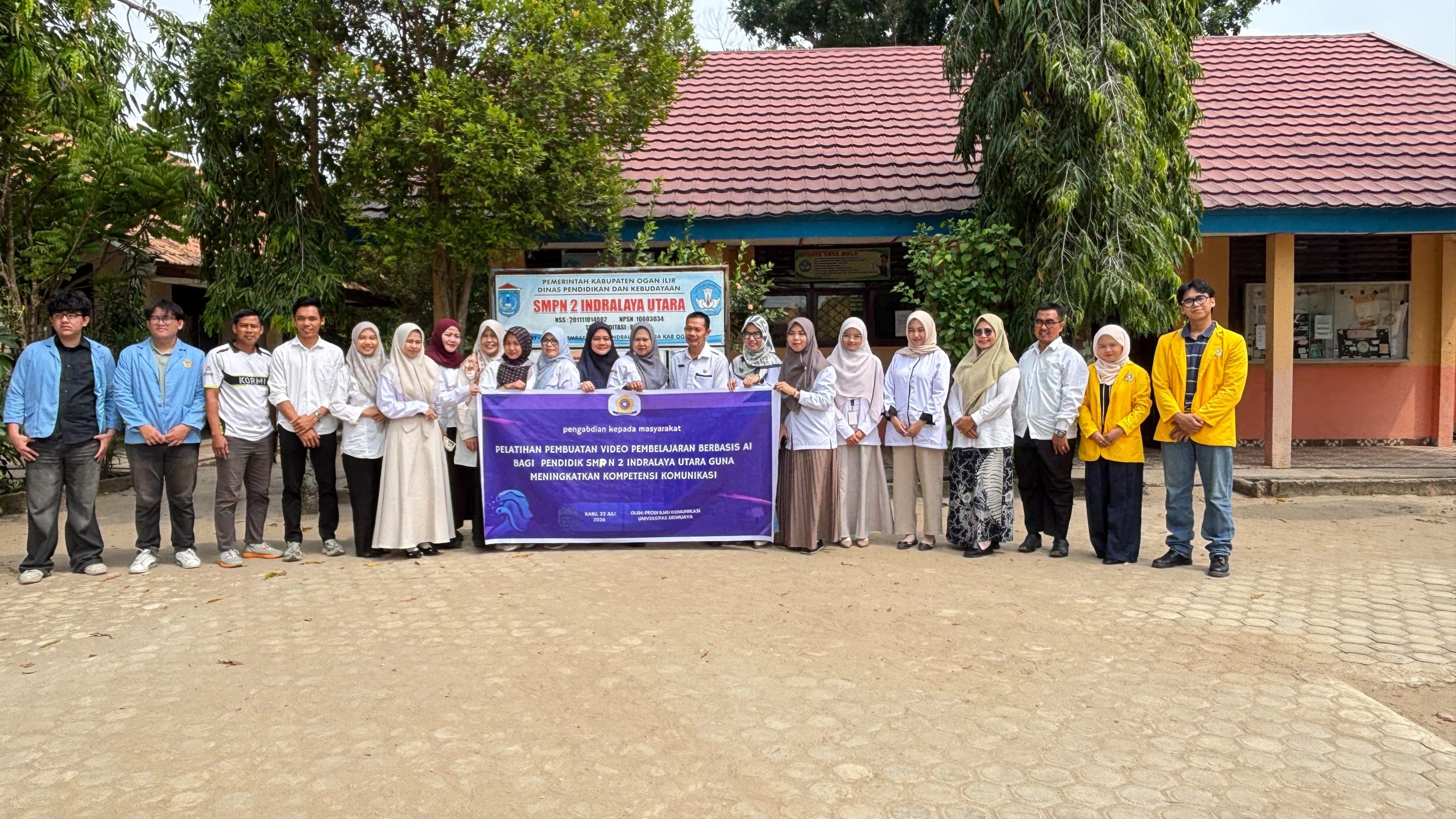 Dosen Ilmu Komunikasi Unsri bekali guru SMPN 2 Indralaya Utara bikin video berbasis AI (Dok. Humas Ilmu Komunikasi Fisip UNSRI)