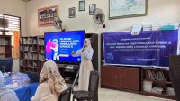 Dosen Ilmu Komunikasi Unsri bekali guru SMPN 2 Indralaya Utara bikin video berbasis AI (Dok. Humas Ilmu Komunikasi Fisip UNSRI)