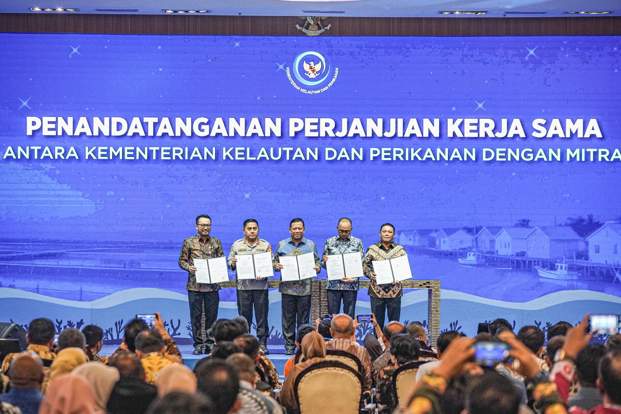 Pertamina Patra Niaga bersama Kementerian Kelautan dan Perikanan perkuat penyediaan energi bagi nelayan (Dok. Humas Pertamina Patra Niaga)