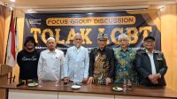 Ketua Yayasan Kawan Lamo Galo Palembang (kiri) bersama perwakilan Forum Kerukunan Umat Beragama (FKUB) Sumsel bersama-sama mendukung penolakan komunitas LGBT di Palembang dan mendorong Perwali dan Perda Tolak LGBT (Dok. Humas Yayasan Kawan Lamo Galo Palembang / Indodaily.co)